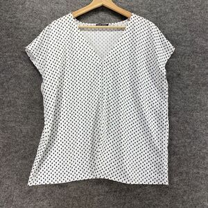 5/$45 Hilary Radley T-Shirt Women XL White Geometric V-Neck Short Sleeve